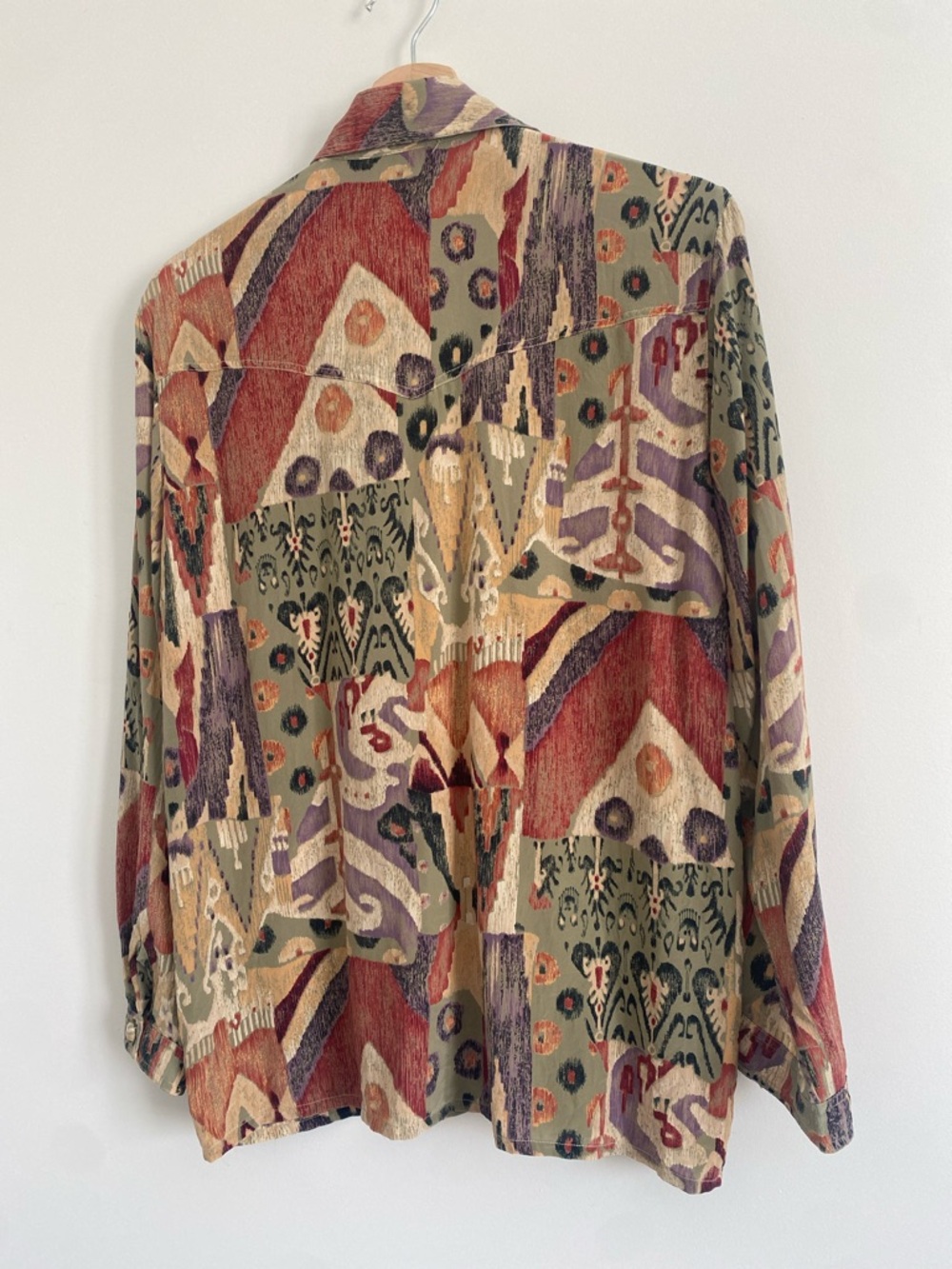 Vintage Silk Tapestry Blouse | Covered Buttons | Fluid Fit | Fits Various - Picture 12 of 13